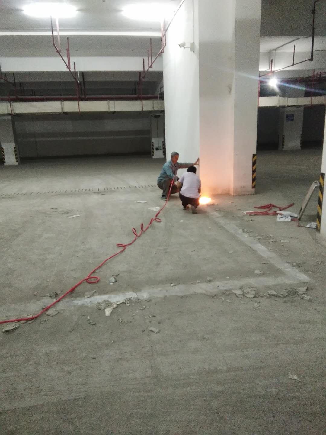 磐安新興蔬菜市場大樓地下車庫地面翻新工程進(jìn)行中